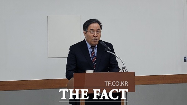 정우철 전 충북 청주시의원이 23일 청주시청 임시청사 브리룸에서 출마 기자회견을 열고 오는 4월 5일 치러지는 청주 나선거구 보궐선거에 무소속 출마를 선언했다. /청주=이주현 기자