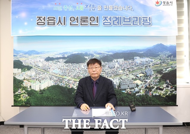 이사규 국장은 “침체한 지역경제를 활성화하고, 고용 창출과 일자리 질 개선 등 살기 좋은 정읍을 만들기 위해 국 소관 모든 사업을 내실 있게 추진할 수 있도록 만전을 기할 것”이라고 말했다. / 정읍시