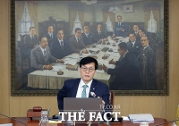  금통위 정기회의 참석한 이창용 한국은행 총재 [포토]