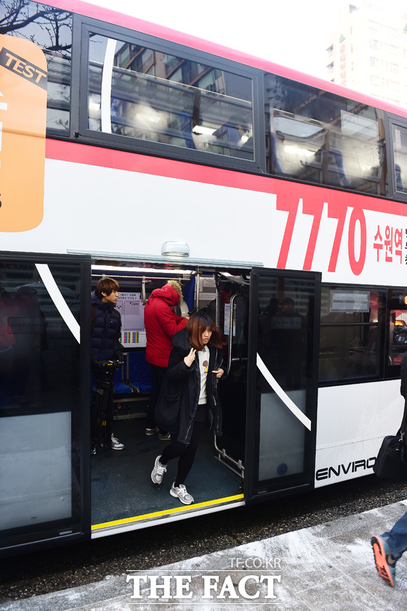 국토교통부 대도시권광역교통위원회(대광위)는 연말까지 광역버스 22개 노선에 2층 전기버스 40대를 추가로 투입한다고 26일 밝혔다. /더팩트 DB