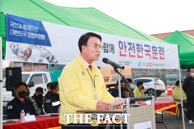 재난대응 안전한국훈련을 주재하고 있는 박동식 사천시장/사천시