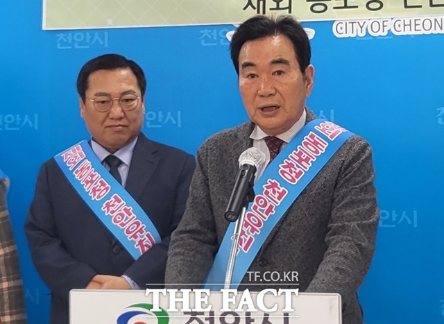 강동복 재외동포청 천안유치 추진위원회 위원장이 2일 재외동포청 신설 최적지로 천안을 촉구하고 있다. / 천안 = 김아영 기자