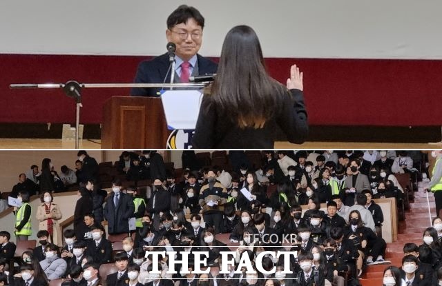 전남도내 각급 학교가 2일 4년만에 대면 신입생 입학식을 치른 가운데 순천 효천고도 이날 입학식을 갖고 청운의 비상을 다짐했다. / 순천=유홍철 기자