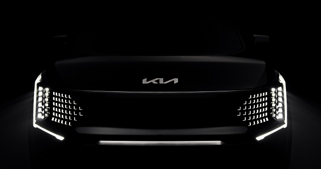 기아는 지난 2일 브랜드 첫 대형 전기 SUV EV9의 티저를 공개했다. /기아