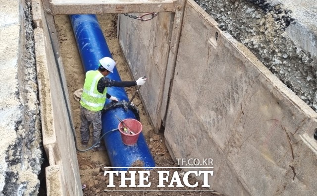 정읍시 관계자는 “시민들의 물 복지 향상을 위해 꼭 필요한 공사인 만큼 공사 현장의 불편 사항에 대해 시민들의 이해와 적극적인 협조를 당부드린다”며 “더 깨끗하고 안전한 수돗물을 공급할 수 있도록 최선을 다 하겠다”고 말했다. / 정읍시