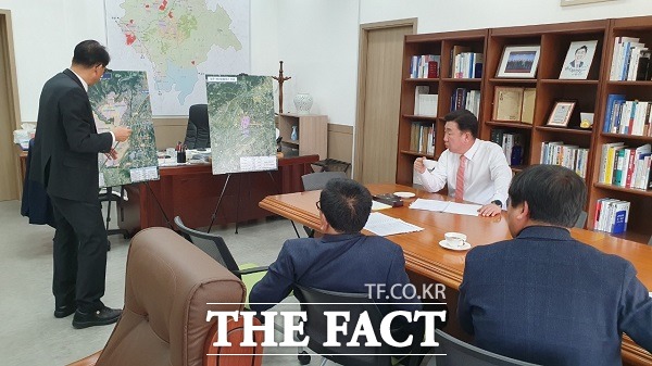 맹경재 충북경제자유구역청장은 6일 이범석 청주시장과 오송의 미래를 논의했다. /충북경제자유구역청.