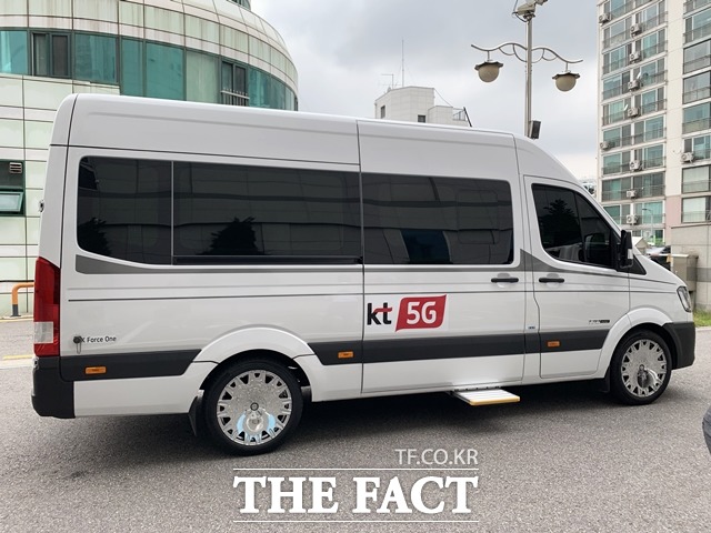 KT 5G 품질점검 차량은 이동성 환경에서 5G 품질을 측정할 수 있도록 내부를 구성한 차다. /강남=서민지 기자