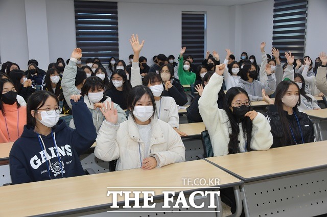 순창군이 2023년도 대학 신입생 자녀를 둔 학부모들의 교육비 부담을 덜어주기 위해 ‘대학 진학 축하금’을 지급한다. / 순창군