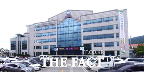 지난 3일자로 전라북도로부터 ‘고창 덕산지구 도시개발구역 지정 및 개발계획 수립 고시’가 완료됐다. 사진은 고창군청 전경. /더팩트DB