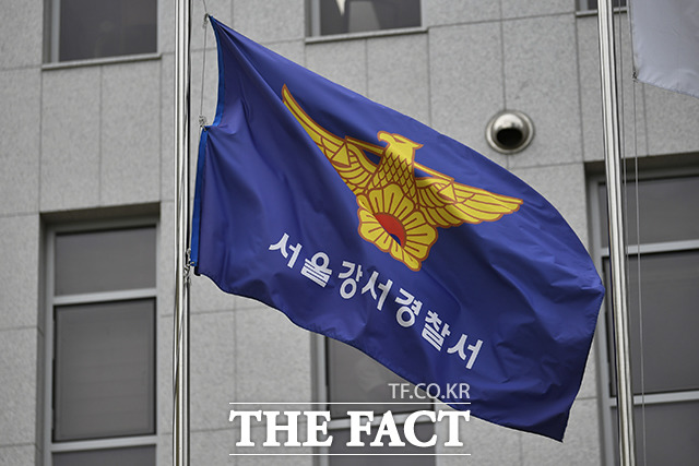 집에 늦게 들어온다는 이유로 다투다 딸에게 흉기를 휘두른 여성이 경찰에 붙잡혔다./윤웅 기자