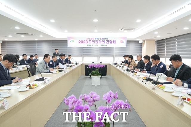 충남 천안시가 지난 7일 ‘도의원과의 간담회’를 개최하고 지역현안사업에 대한 협조를 요청했다. / 천안시