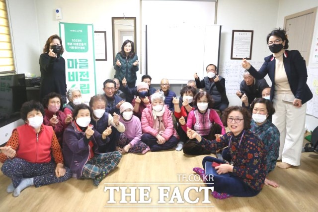 덕촌마을 정재성 이장은 “오랜만에 주민들과 한자리에 모여 대화할 수 있는 뜻깊은 시간이었다”며 “이를 계기로 주민조직체계를 강화해 마을을 활성화시킬 계획”이라고 밝혔다. / 정읍시