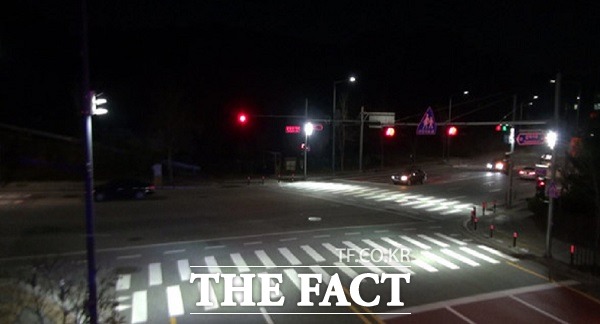 충북 청주시는 시민의 보행 안전을 위해 3억 원을 들여 횡단보도 LED조명등을 확대 설치한다. /청주시.