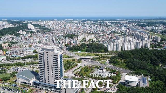 9일 강릉시는 기후 위기에 대응해 시민들이 직접 실천하는 온실가스 감축 활동을 장려하는 에너지·자동차 탄소중립포인트제를 추진한다고 밝혔다. 사진은 강릉시 모습. /강릉시