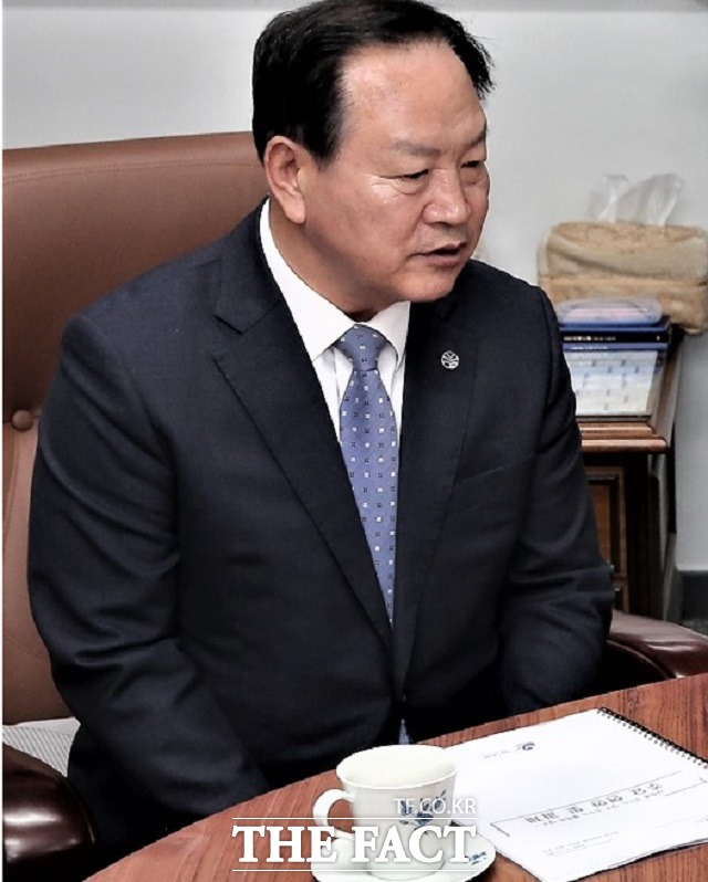 9일 한기호 의원(사진. 춘천·철원·화천·양구을 지역구)은 행정안전부가 한 의원에게 제출한 ‘2023년 주한미군 공역구역주변지역 발전종합계획’ 자료에 따르면 춘천시 서면 금산리에서 중도동 일원에 걸쳐 설치되는 서면대교 사업을 신규로 반영했다고 밝혔다. /한기호 의원실