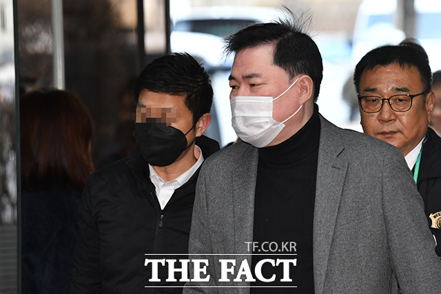 유동규 전 성남도시개발공사 기획본부장은 10일 초대 비서실장의 사망을 놓고 이재명 더불어민주당 대표의 책임을 거듭 추궁했다. /박헌우 기자