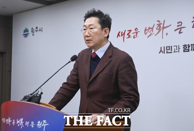 10일 원주시(시장 원강수. 사진)는 이날 오후 2시부터 4시까지 시장실을 개방한다고 밝혔다./원주시