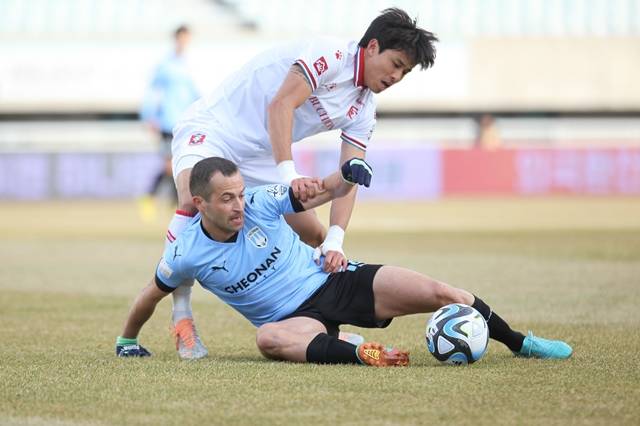 천안시티FC는 12일 천안종합운동장에서 부천FC1995를 상대로 하나원큐 K리그2 2023 3라운드 홈경기를 경기를 펼친 결과 0-3로 패했다. / 한국프로축구연맹