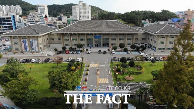 정기명 여수시장이 15일부터 27개 읍면동을 순회하며 민선8기 시민소통 시정을 위한 ‘시민과의 열린 대화’를 갖는다. /더팩트DB