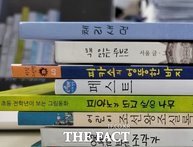 14일 춘천시에 따르면 춘천시립도서관은 어린이 특화도서관으로서 도서관과 아이들이 함께 성장하는 모습을 재확인하기 위해 오는 5월 13일부터 31일까지 ‘어린이 책축제’를 개최할 계획이다고 밝혔다. / 더팩트DB