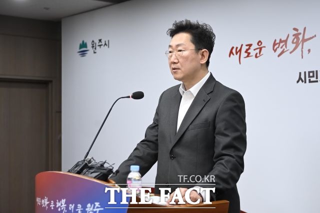 14일 원주시는 원강수 원주시장(사진)이 공약한‘초등생 교육비 1인당 10만 원 지급’준비에 속도를 내겠다고 밝혔다./원주시