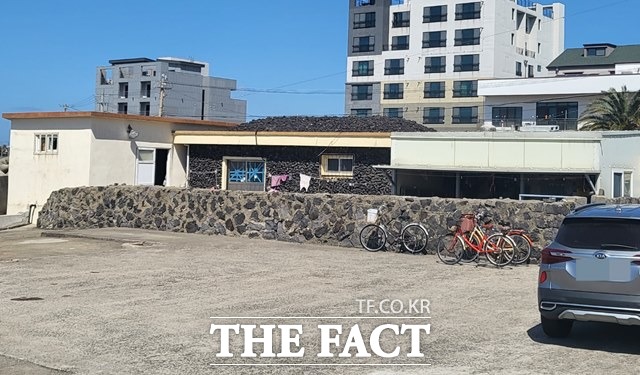 제주해녀들의 작업공간인 해녀탈의장. / 제주도