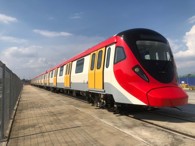 현대로템이 말레이시아에서 수주한 무인전동차가 전량운행에 들어간다. 사진은 말레이시아 MRT 2호선에 투입되는 현대로템 무인전동차의 모습. /현대로템