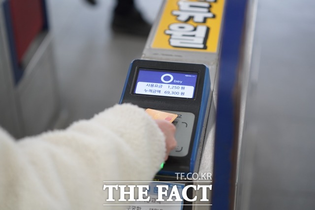 천안형 수도권전철-시내버스 환승할인제가 시행 1년만에 성공적으로 안착했다는 평가를 받고 있다. / 천안시