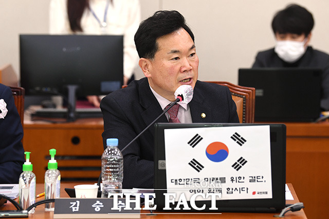 질의하는 김승수 국민의힘 의원.