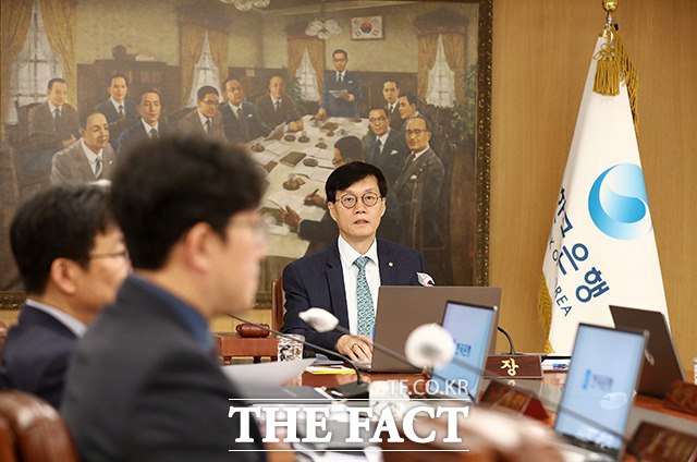 사진은 지난달 23일 이창용 한국은행 총재가 서울 중구 한국은행에서 열린 금융통화위원회 정기회의를 주재하고 있다. /박헌우 기자