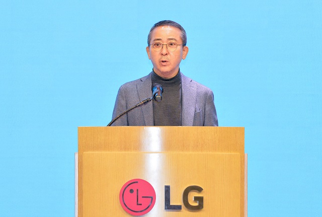 권영수 LG에너지솔루션 부회장이 24일 오전 서울 여의도 LG트윈타워에서 열린 제3기 정기주주총회에서 올해 성과를 창출할 수 있는 경쟁력을 갖춰 수익성을 끌어올리겠다고 강조했다. /LG에너지솔루션
