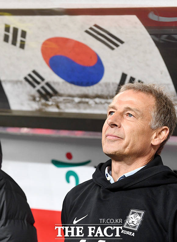 독일 축구의 레전드 클린스만 감독은 콜롬비아와 한국축구 사령탑 대뷔전에서 전반 공격적 전술과 후반 수비 불안의 문제를 한꺼번여 노출했다./울산=남용희 기자