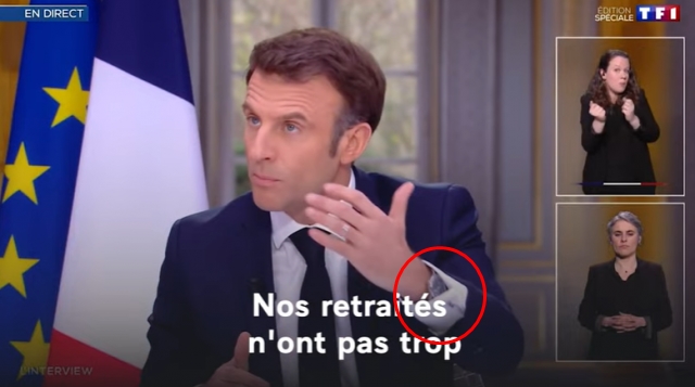 22일(현지시간) 프랑스 방송 F1에 출연한 에마뉘엘 마크롱 프랑스 대통령. 왼쪽 손목에 명품시계가 포착돼 여론이 악화됐다. /TF1 유튜브 캡처