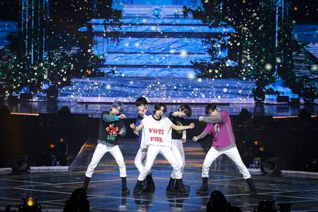 투모로우바이투게더가 두 번째 월드투어 ACT : SWEET MIRAGE의 개막 공연인 서울 공연을 성황리에 개최했다. /빅히트뮤직