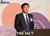  LG화학 신학철 '전지재료·친환경·신약 등 성장 동력에 10조 투자'