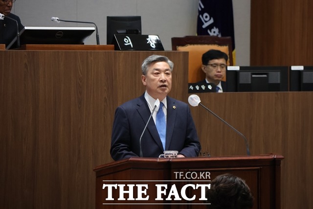 충남도의회 더불어민주당 전익현 의원이 29일 열린 제343회 임시회 2차 본회의에서 도정질문을 하고 있다. / 내포=김아영 기자