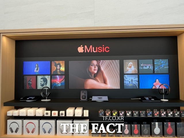 애플은 국내 다섯 번째 애플스토어 애플 강남 개장을 기념해 맞춤형 음악과 영화, TV프로그램 등을 소개할 예정이다. /최문정 기자