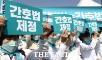  '간호법 제정하라!' 국회 앞 피켓 시위하는 간호인들 [TF사진관]