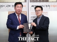  설치미술가 강익중, '청주공예비엔날레' 홍보대사 합류