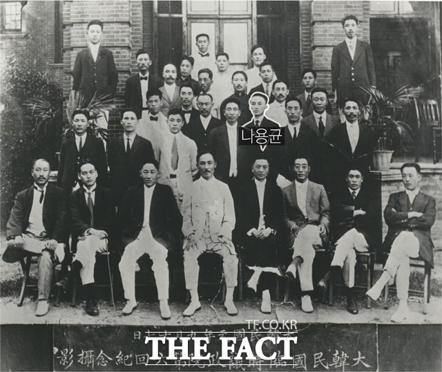 나용균은 상하이 망명 후 대한민국 임시의정원 전라도 의원으로 활동했다. 1919년 9월 17일 제6회 대한민국 임시의정원 기념 촬영 사진. / 독립기념관