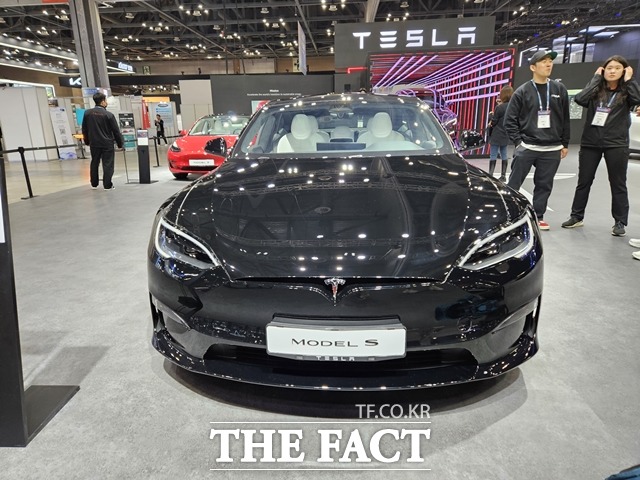 테슬라의 1분기 판매량이 지난해 같은 기간보다 36% 증가한 것으로 나타났다. 테슬라 준대형 세단 모델S 플래드의 모습. /김태환 기자