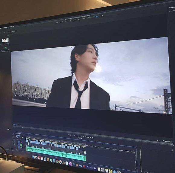 강제추행 혐의로 재판을 받던 중 동종 범죄를 저지른 혐의로 추가 기소된 아이돌그룹 B.A.P 출신 힘찬(33·본명 김힘찬)이 첫 재판에서 공소사실을 모두 인정했다./힘찬 SNS