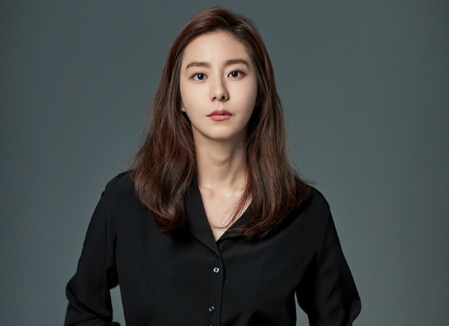 배우 유이가 KBS2 주말드라마 효심이네 각자도생에 출연한다. /럭키컴퍼니 제공