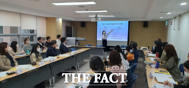 전남교육청은 기초학력 역량 강화 ‘읽기 따라잡기’ 교원연수를 실시한다. 이번 연수는 총 45시간 과정으로 매주 화요일 3시간씩 오는 7월까지 진행된다./전남교육청