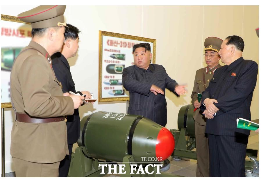 북한 노동당 기관지 노동신문이 지난달 28일 김정은 노동당 총비서가 핵무기병기화사업을 지도했다며 공개한 핵 모듈 추정 물체인 화산-31.북한이 핵탄두를 30개 이상 보유하고 있다고 미국과학자연맹(FAS)이 발표했다.  /김동엽 북한대학원 대학교 교수 페이스북 캡쳐