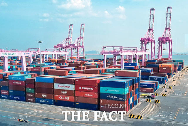 한국은행이 7일 발표한 2023년 2월 국제수지(잠정)에 따르면 올해 2월 경상수지는 5억2000만 달러 적자로 집계됐다. /더팩트 DB