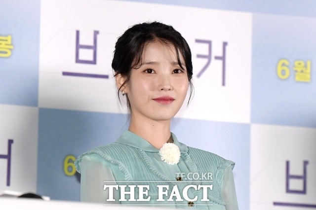 가수 겸 배우 아이유가 작품 회당 출연료 5억 원을 받는다는 보도에 사실이 아니라고 밝혔다. /이선화 기자
