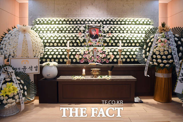 원로가수 고(故) 현미(본명 김명선)의 빈소가 7일 오전 서울 중앙대학교병원 장례식장에 차려졌다. 가수 고(故) 현미의 장례식은 사단법인 대한가수협회장으로 거행된다. 2023.04.07 사진공동취재단