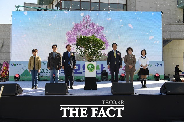 8일 전북도립미술관 일원에서 막이 오른 제1회 전북 완주 모악산 웰니스축제 개막식. / 완주군