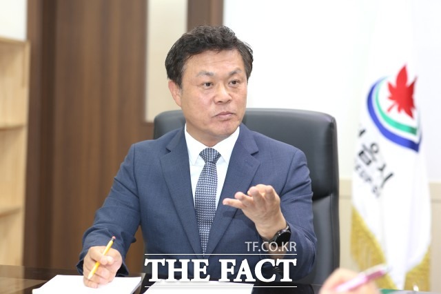 이학수 시장은 “본격적인 영농시기를 앞두고 외국인 계절근로자가 입국해 농가들이 큰 시름을 덜게 됐다”며 “지역 농가와 계절근로자 모두가 상생하며 협력할 수 있도록 외국인 근로자 운영·관리에 최선을 다 해달라”고 당부했다. / 정읍시